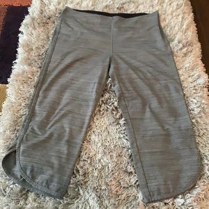 Women’s yoga capris